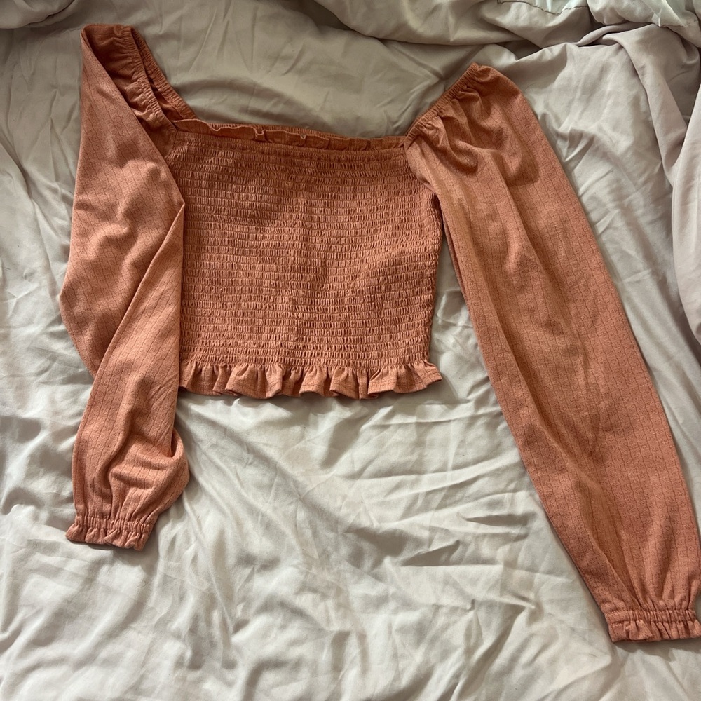 Pink/orange ruffled long sleeve crop top!